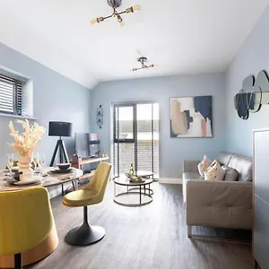 Elliot Oliver - Luxurious Two Bedroom In The Docks Gloucester