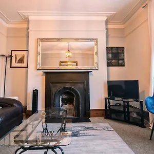 Summit Apartment: Cozy West End Flat In Prime Location Aberdeen